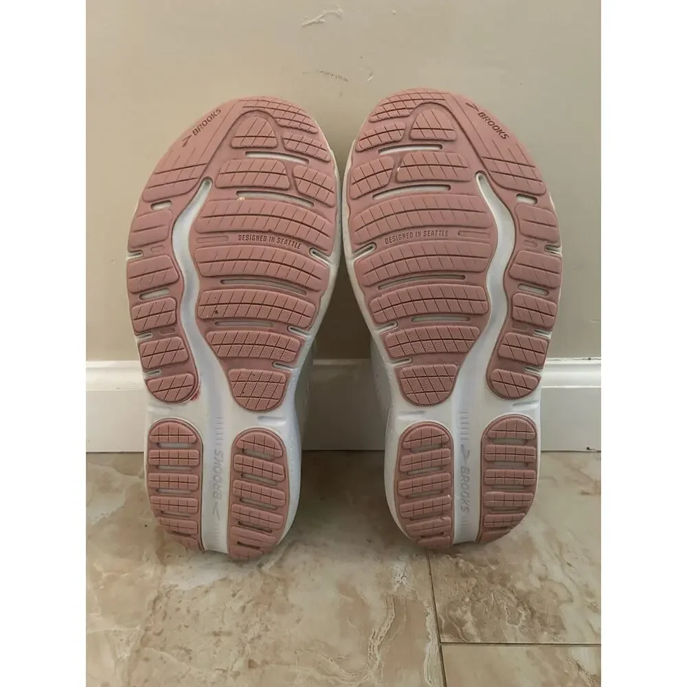 Brooks Ghost Max 2 Coconut Milk Cream Sneaker W10 Athleisure Comfort Workout